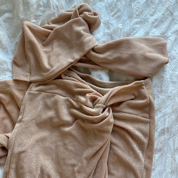 Two piece set - Picture 2 of 3